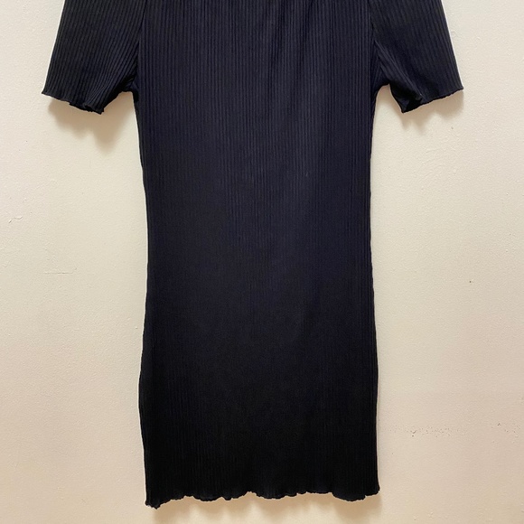 Off Shoulder Lettuce Trim Buttoned Dress - Picture 4 of 4